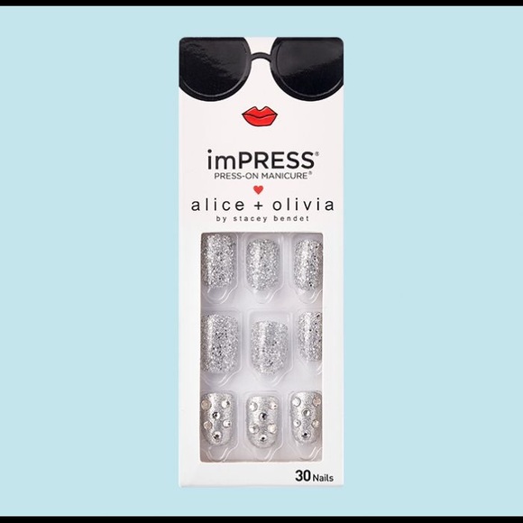 Alice + Olivia Accessories - 🌞3/$25🌞 Alice + Olivia Press-on manicure